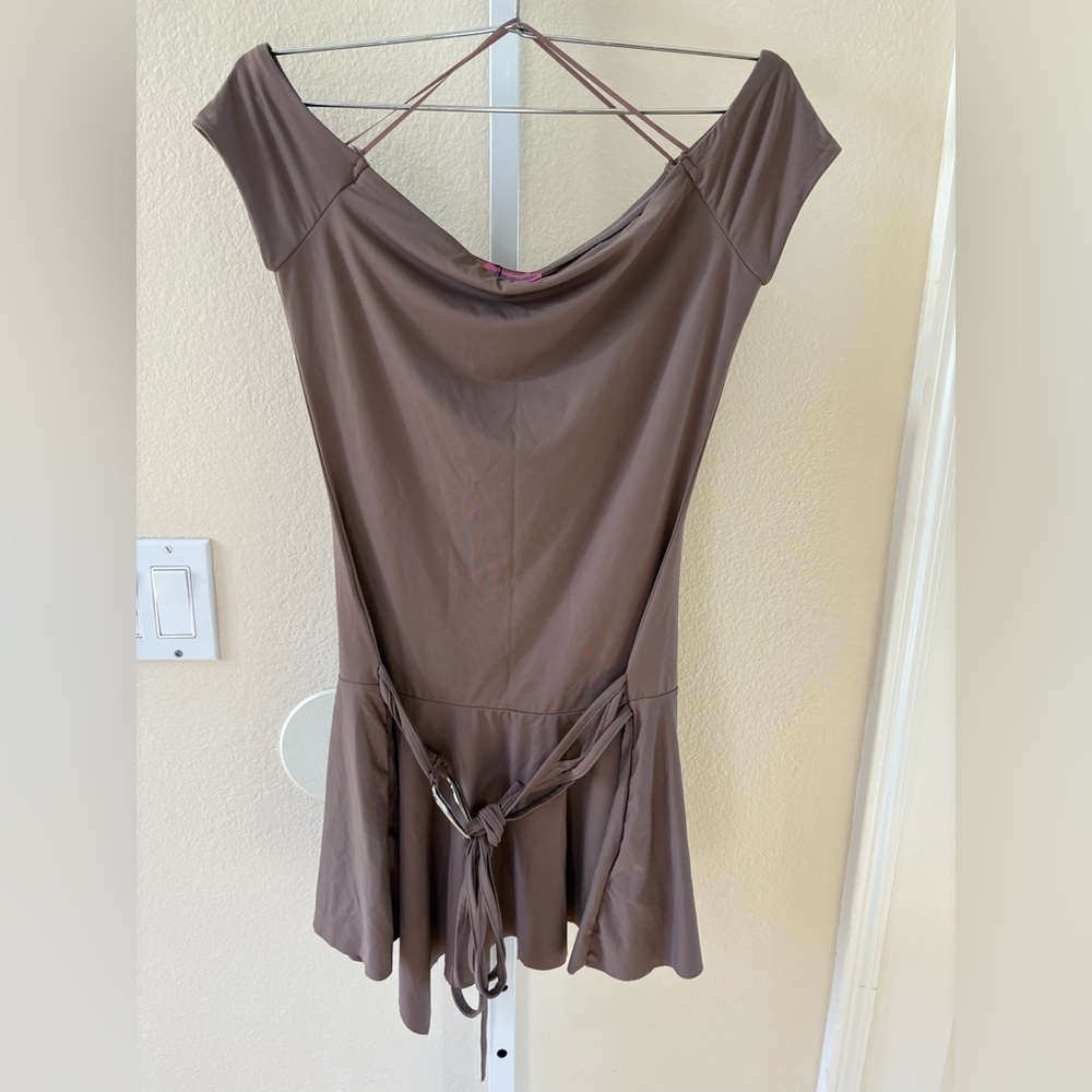 NWOT - Edikted Tala Belted Off Shoulder Mini Dress in Brown - Size S - Picture 6 of 9